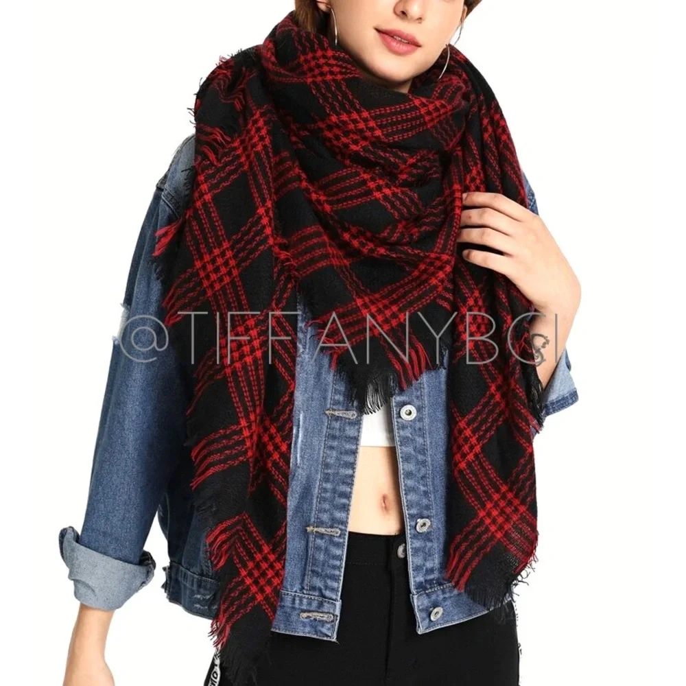 🔴SALE 3/$20🔴 Plaid Frayed Hem Blanket Scarf - Picture 2 of 7